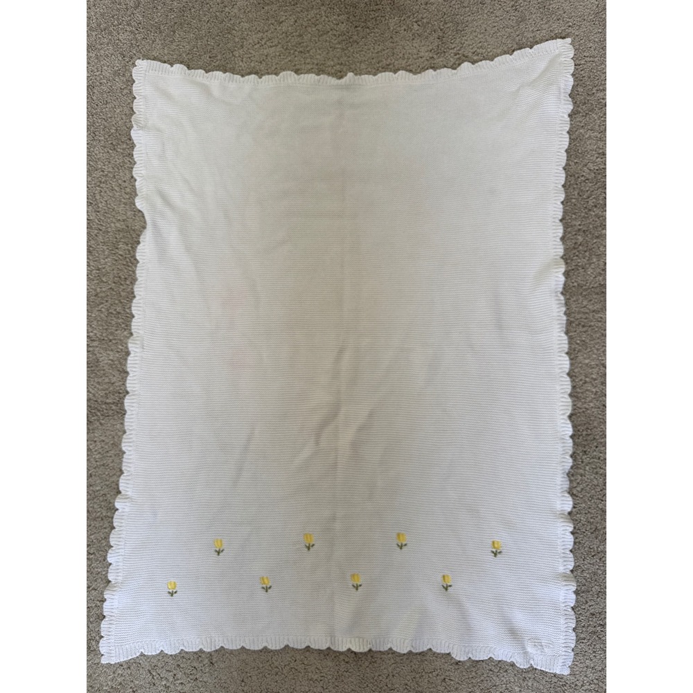 Bonbini New York White Cotton Knit Baby Blanket Yellow Tulip Embroidered Scallop